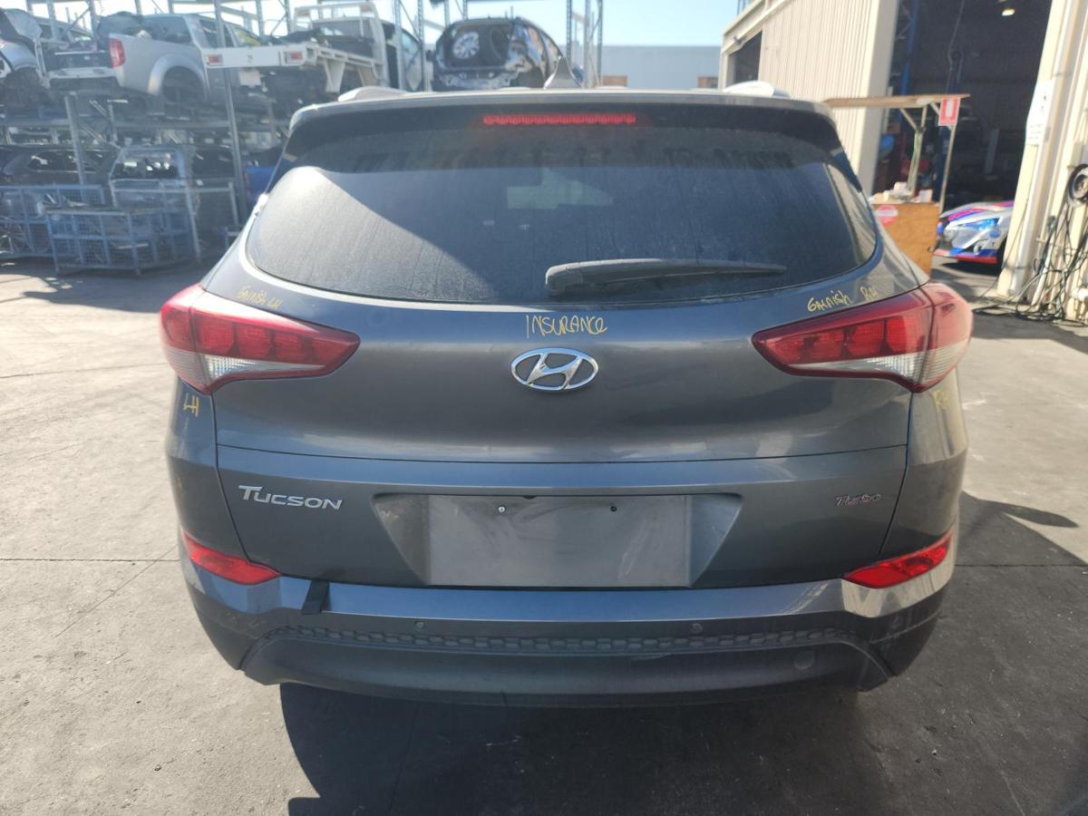 1000947767-Bootlid_Tailgate