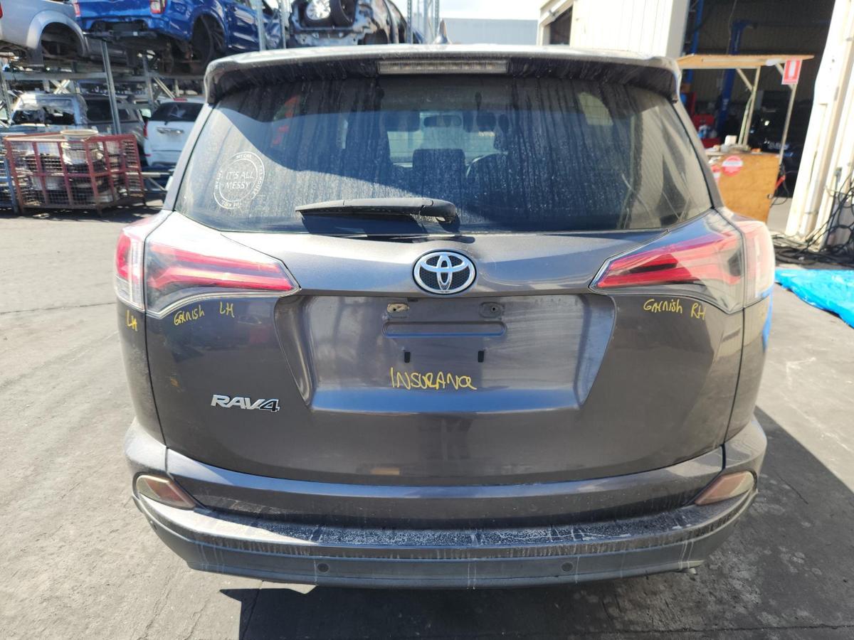 1000949950-Bootlid_Tailgate