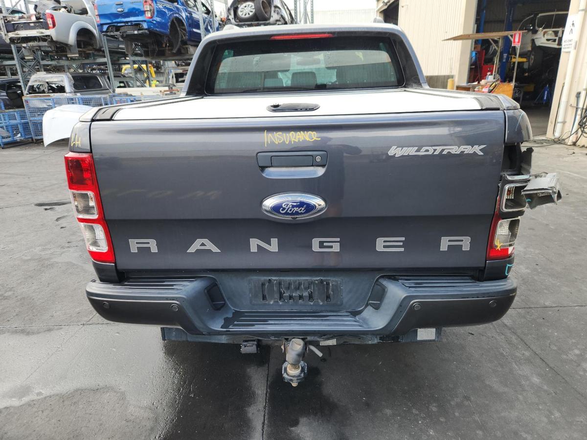 1000953207-Bootlid_Tailgate