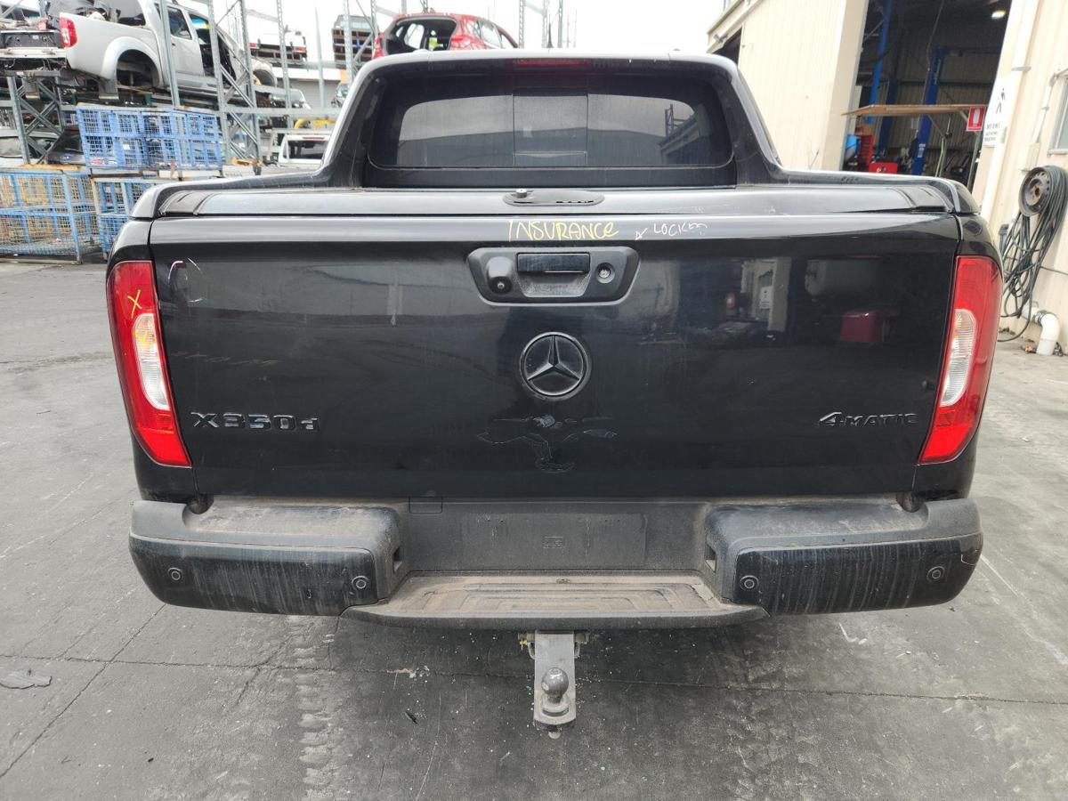 1000957372-Bootlid_Tailgate