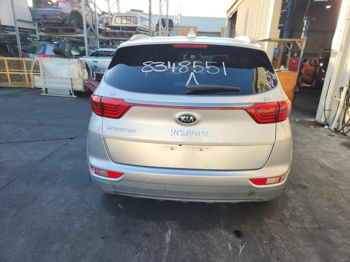 1000909538-Bootlid_Tailgate