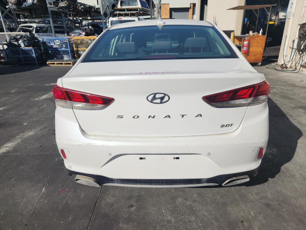 1000929915-Bootlid_Tailgate