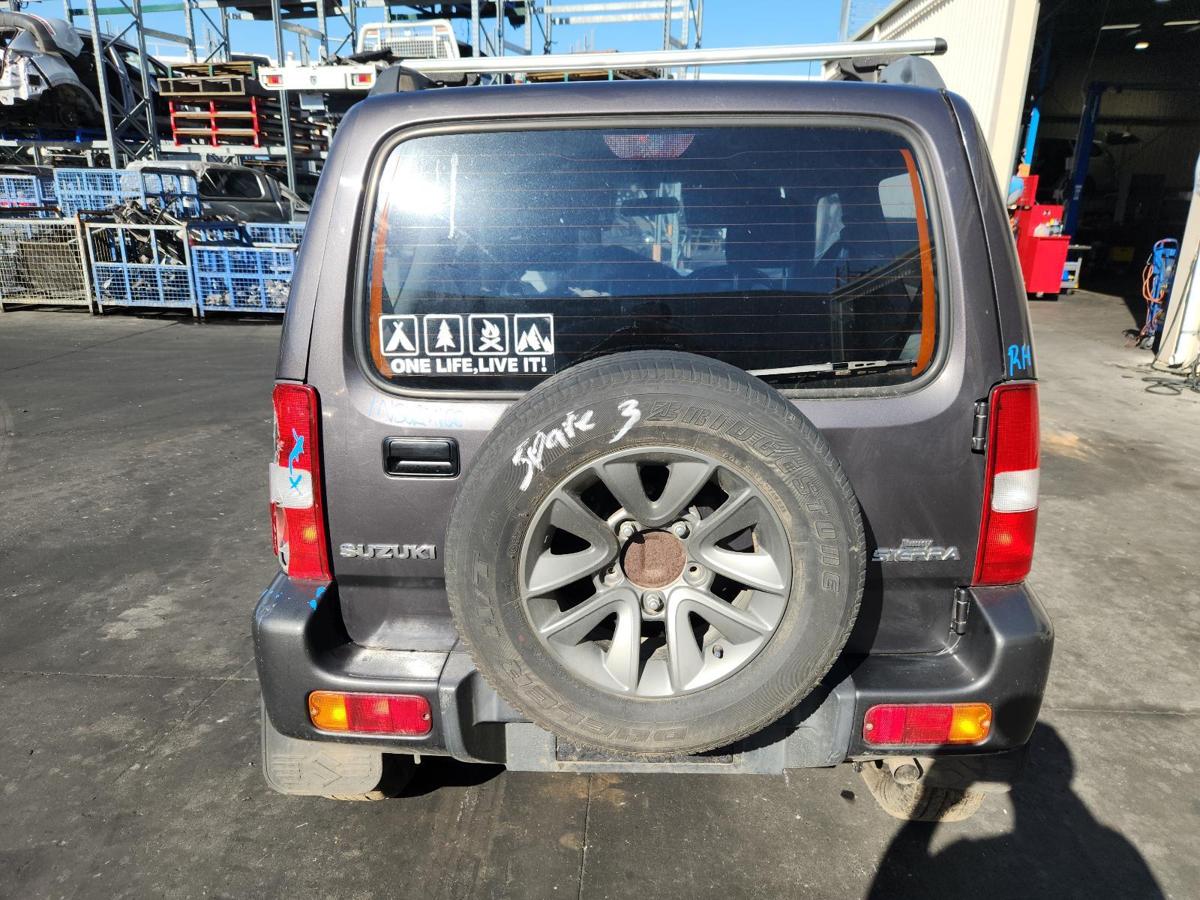 1000946347-Bootlid_Tailgate