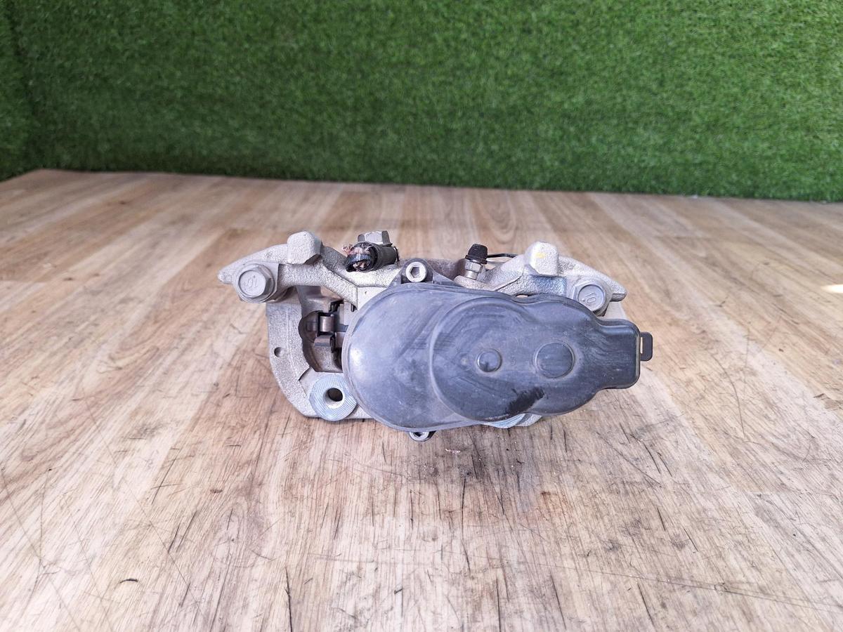 1000931033-Caliper Front LHR