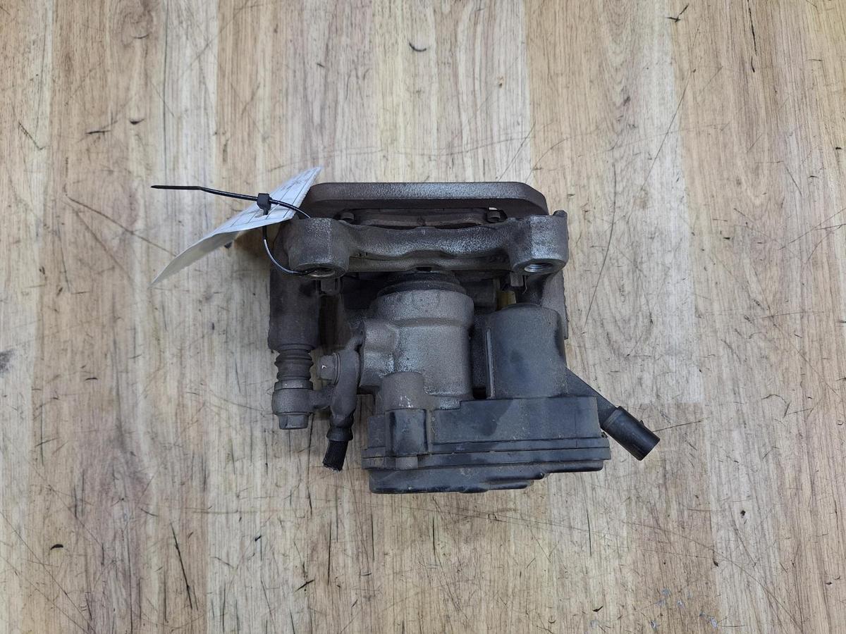1000931297-Caliper Top RHR