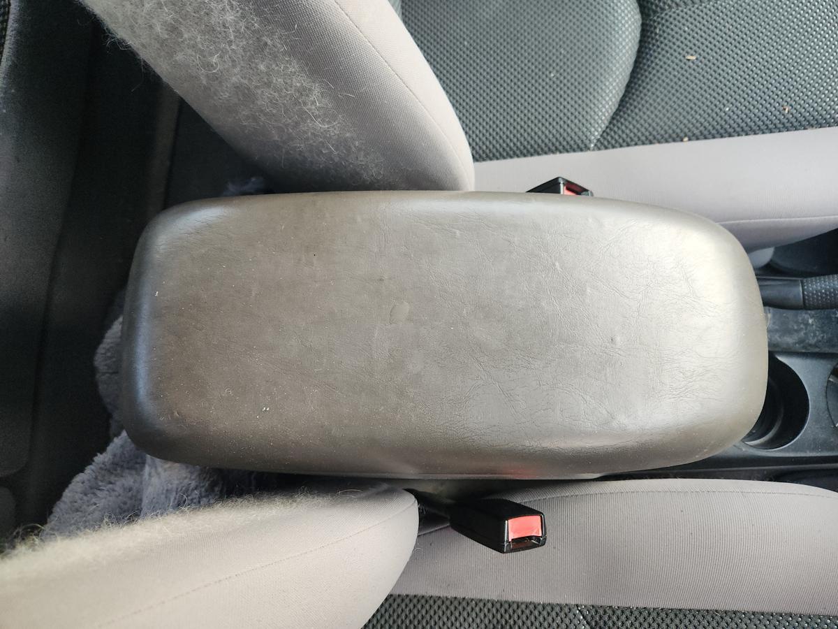 1000942704-Console Lid
