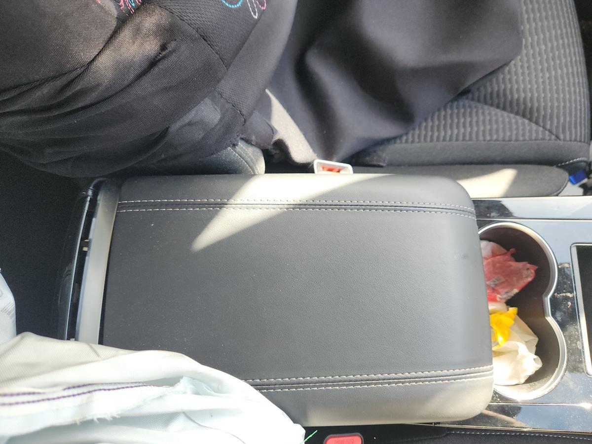 1000943856-Console Lid