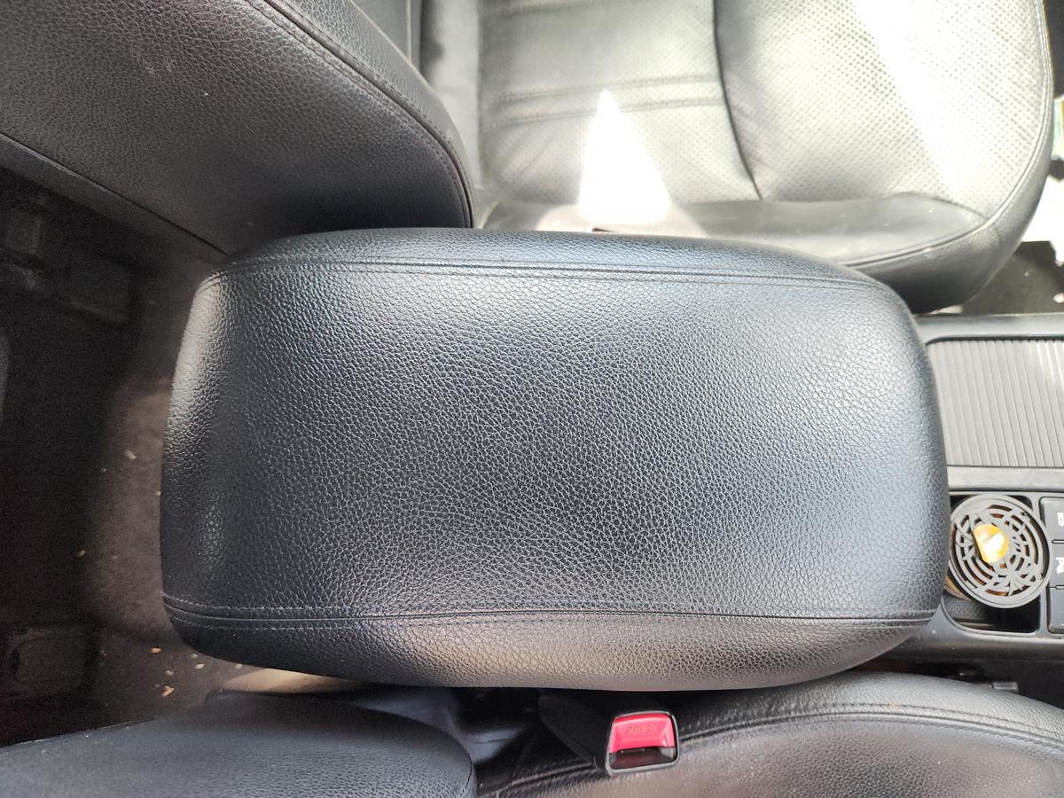 1000944367-Console Lid