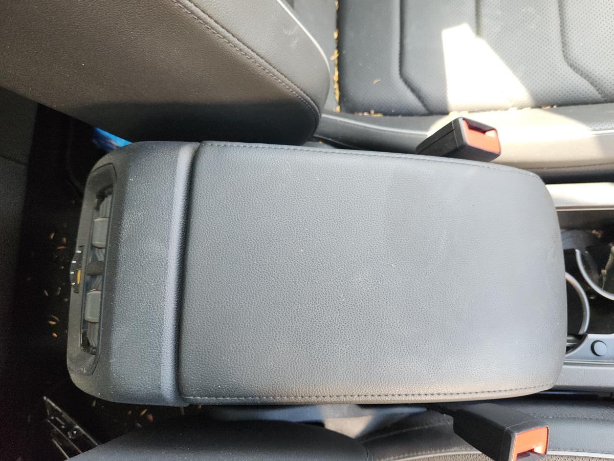 1000944833-Console Lid