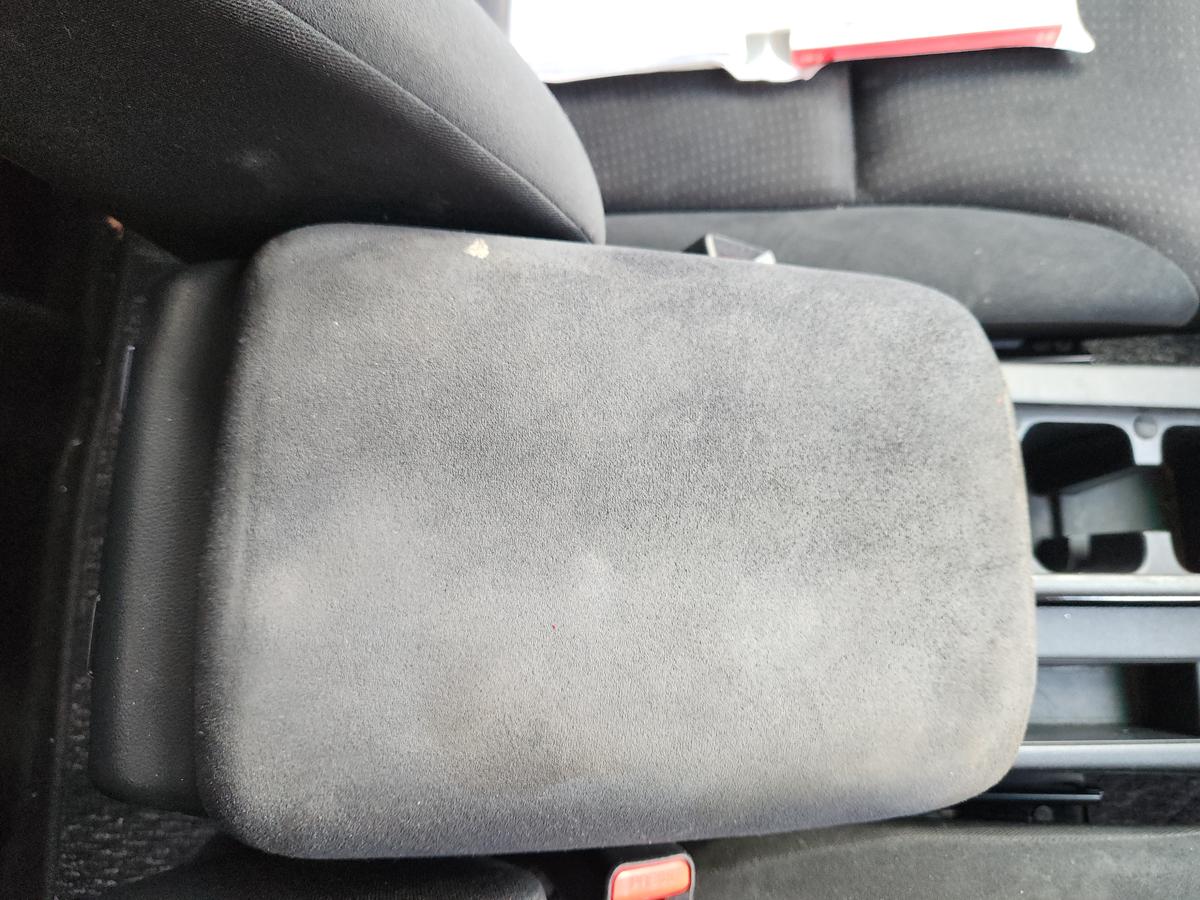 1000946032-Console Lid