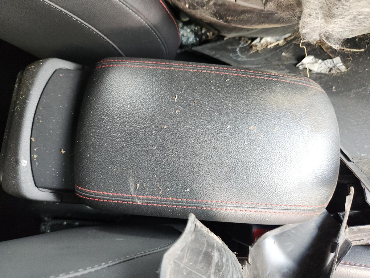 1000946157-Console Lid