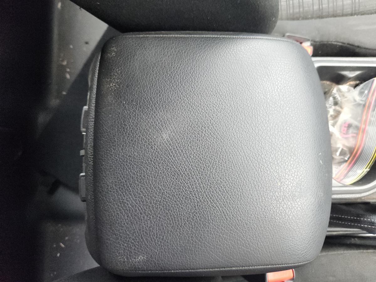 1000948450-Console Lid