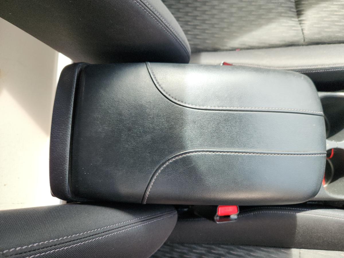 1000939046-Console Lid