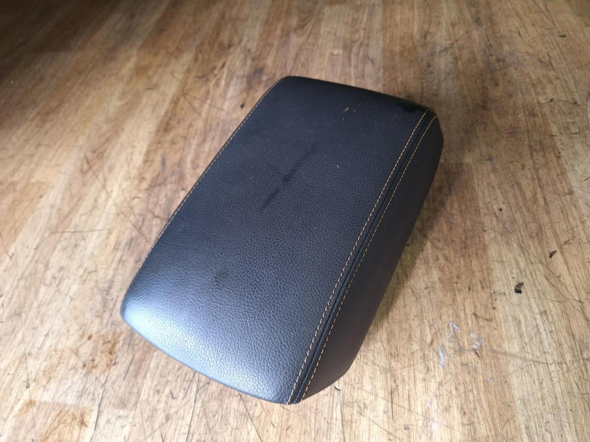 1000909718-Console Lid Top