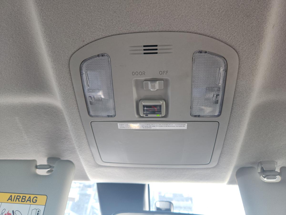 1000928150-Courtesy Light