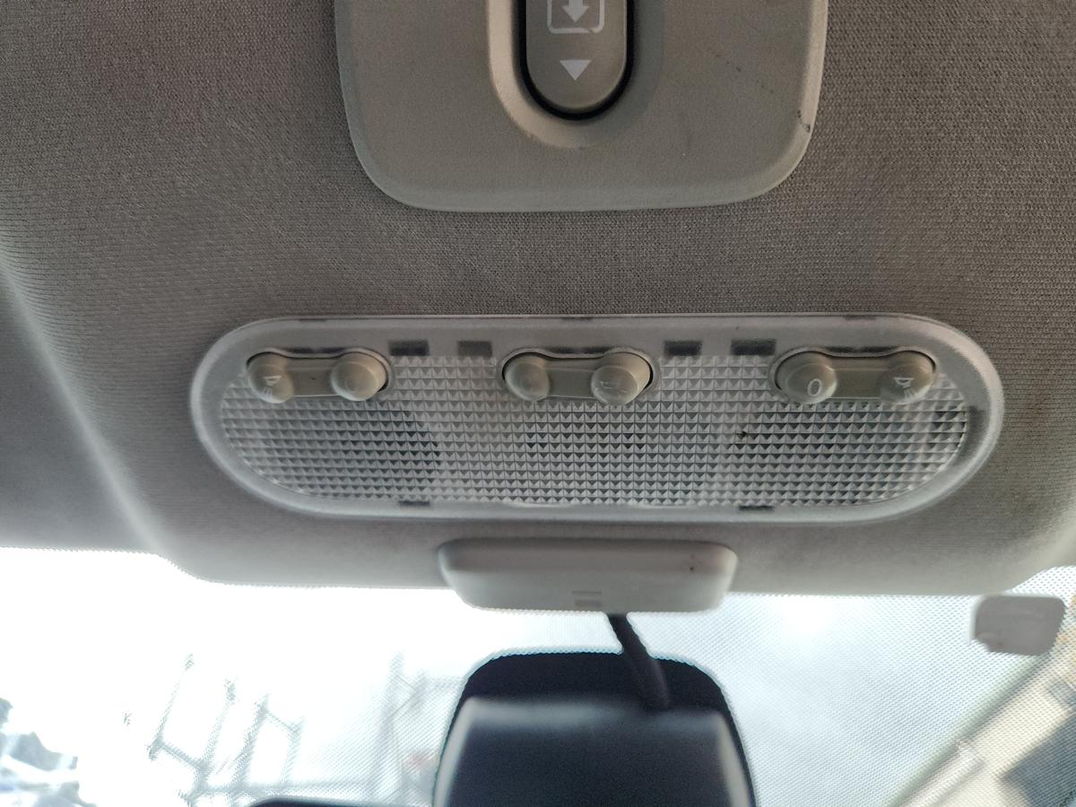 1000935104-Courtesy Light