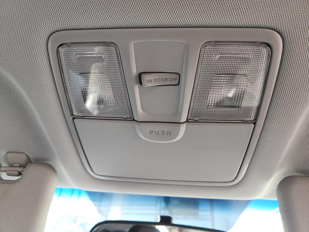 1000937559-Courtesy Light