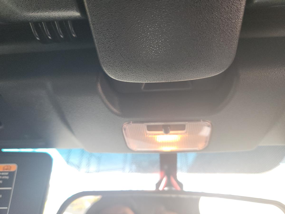 1000940354-Courtesy Light