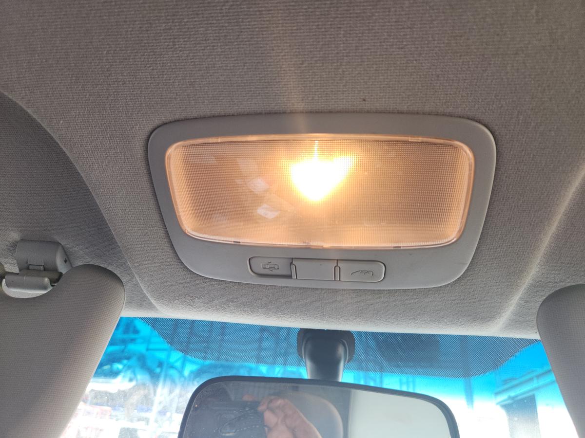 1000940491-Courtesy Light