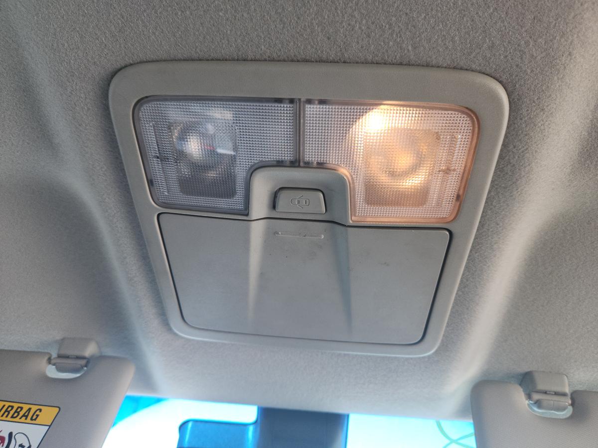1000940756-Courtesy Light