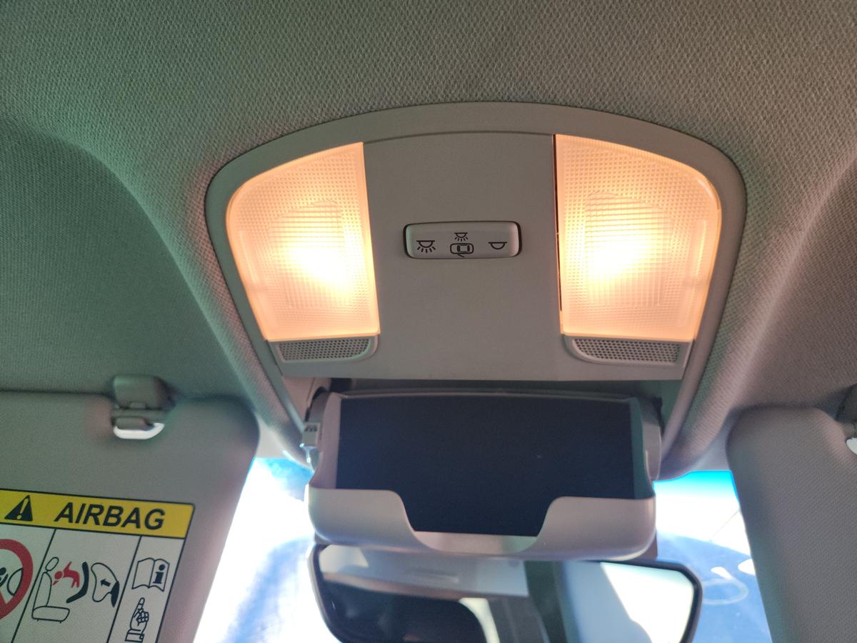 1000941293-Courtesy Light