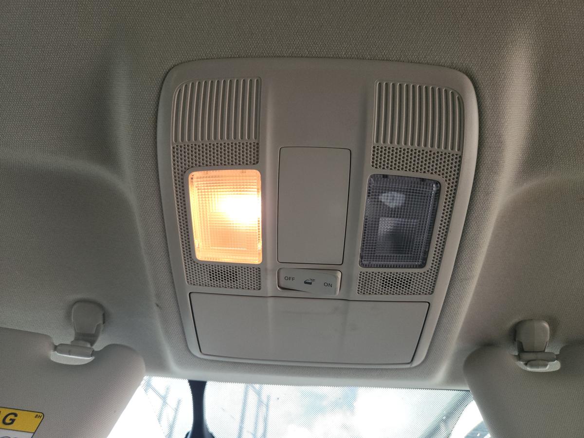 1000943414-Courtesy Light