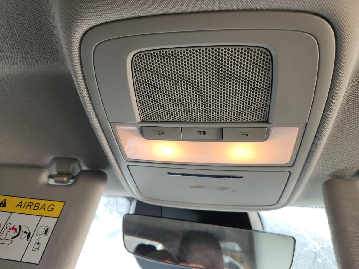 1000944659-Courtesy Light
