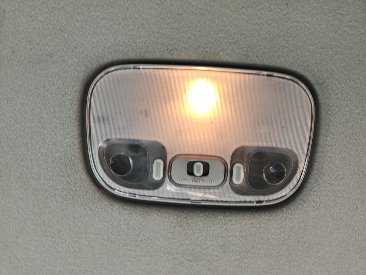 1000946272-Courtesy Light
