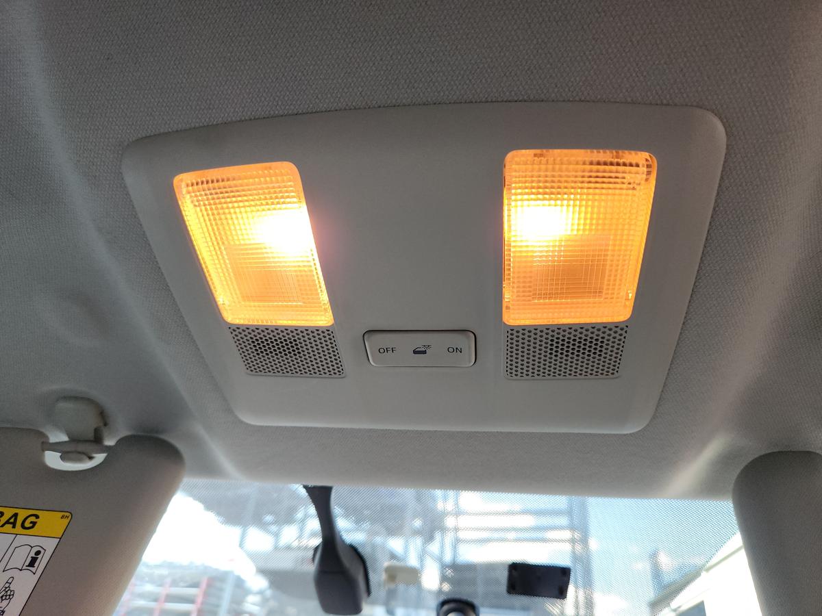 1000946497-Courtesy Light