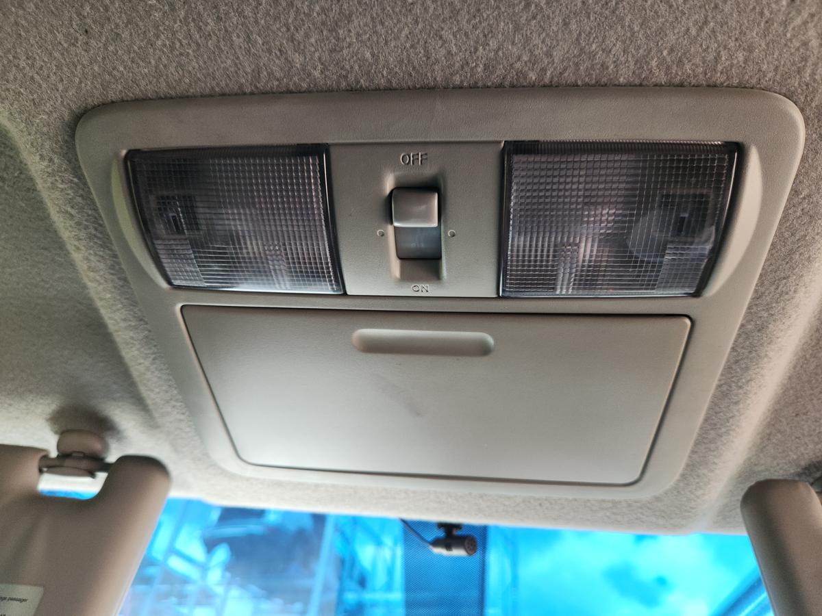 1000945259-Courtesy Light