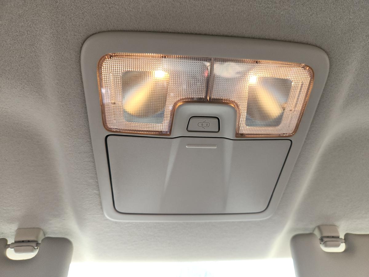 1000947111-Courtesy Light
