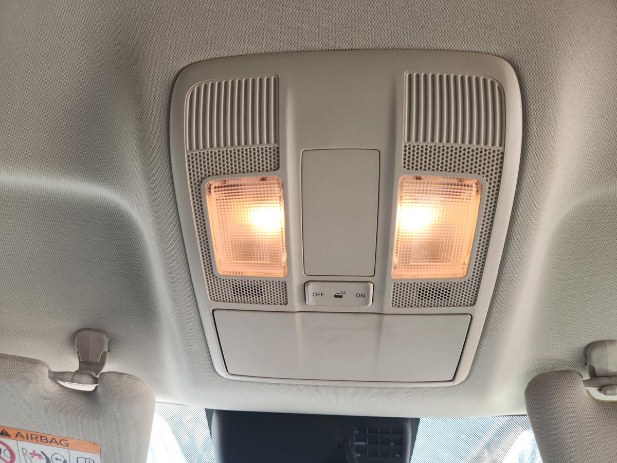 1000948120-Courtesy Light