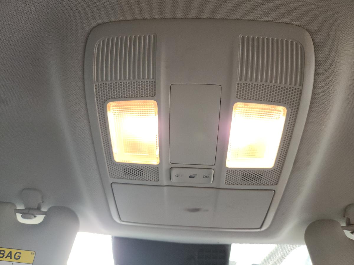 1000948284-Courtesy Light
