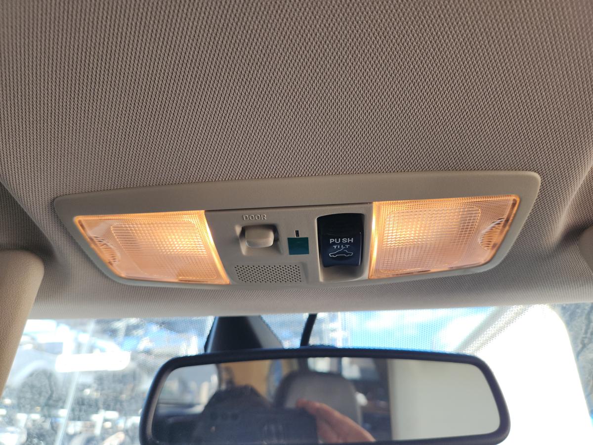 1000948726-Courtesy Light