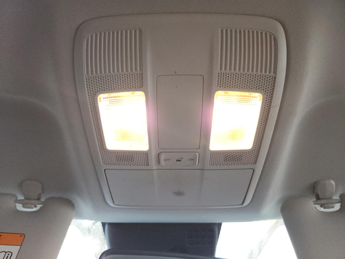 1000949040-Courtesy Light