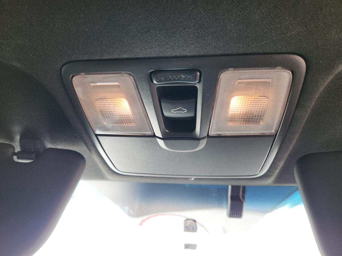 1000949431-Courtesy Light