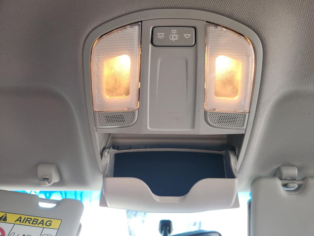 1000949684-Courtesy Light