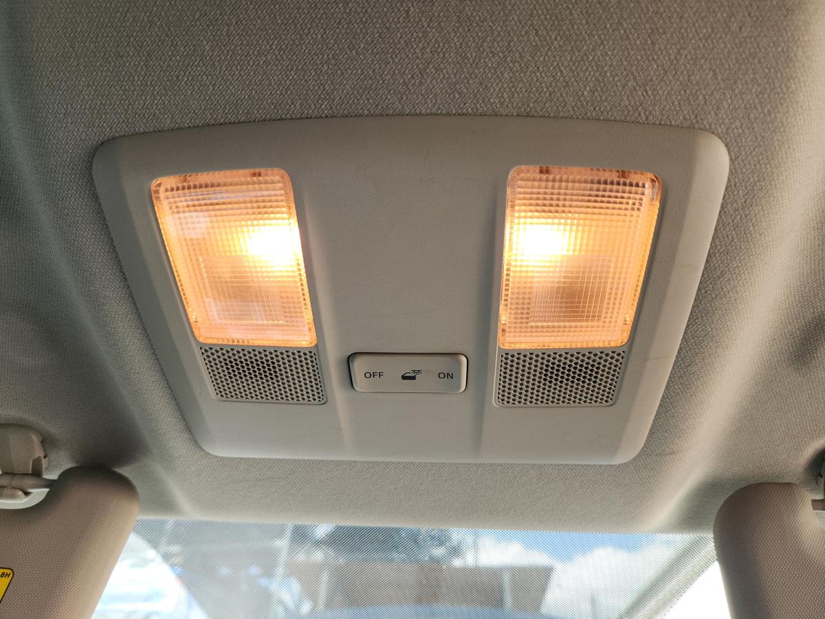 1000951202-Courtesy Light