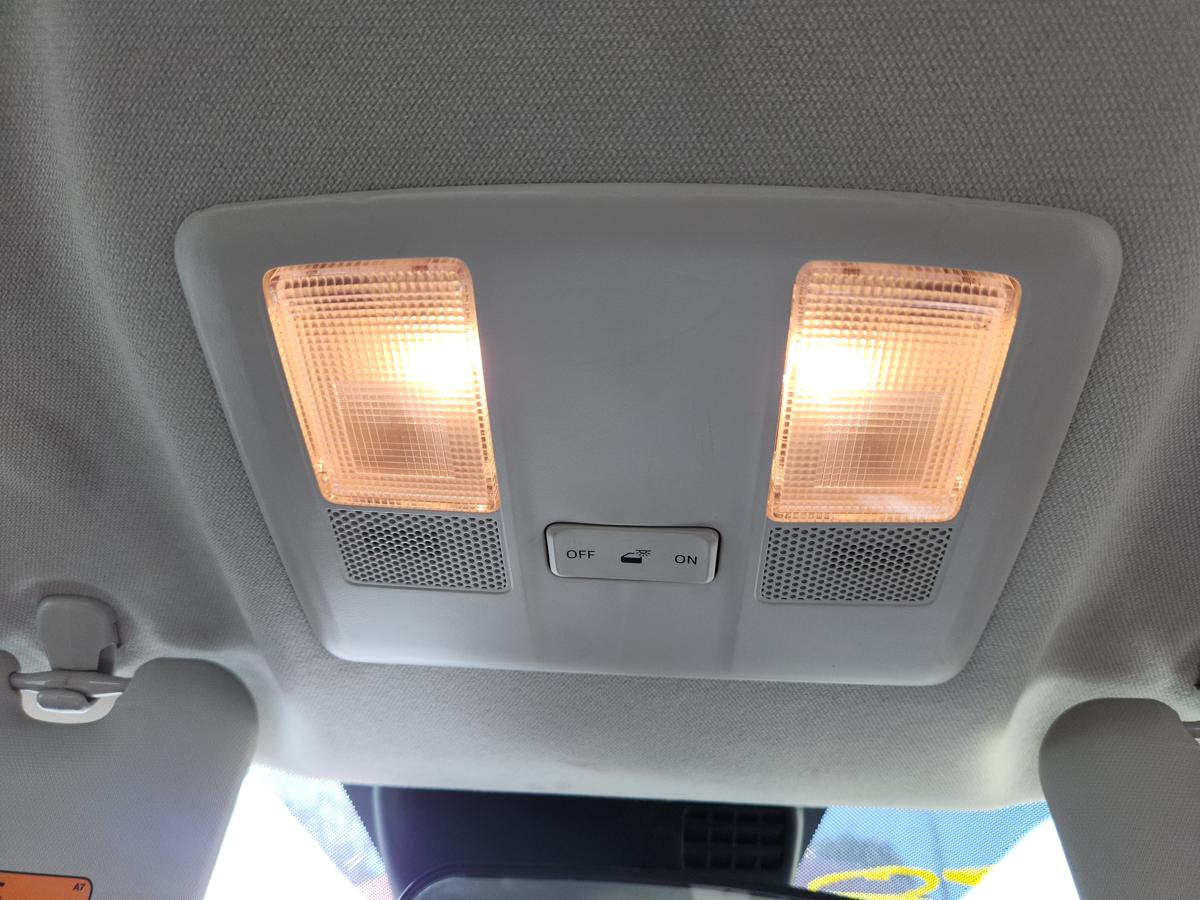 1000951341-Courtesy Light