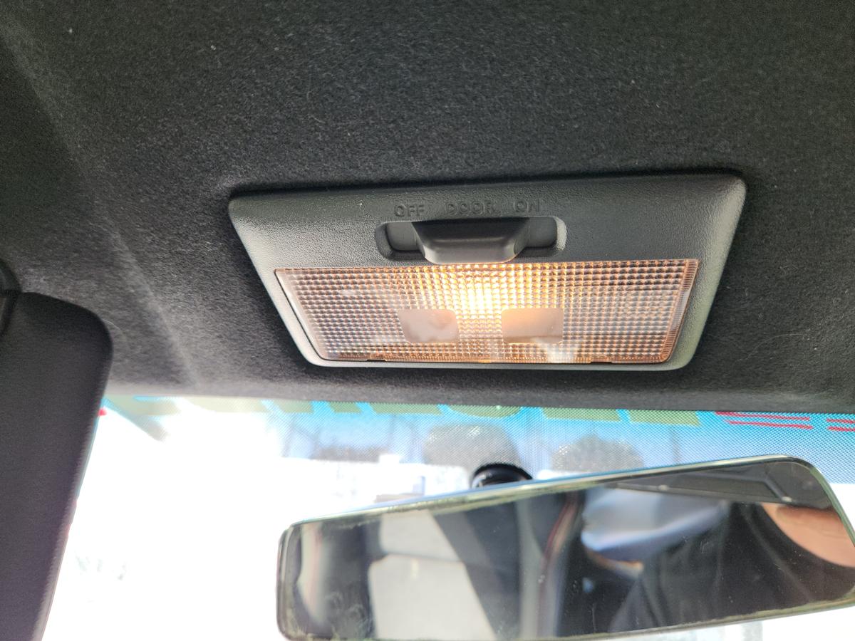 1000951448-Courtesy Light