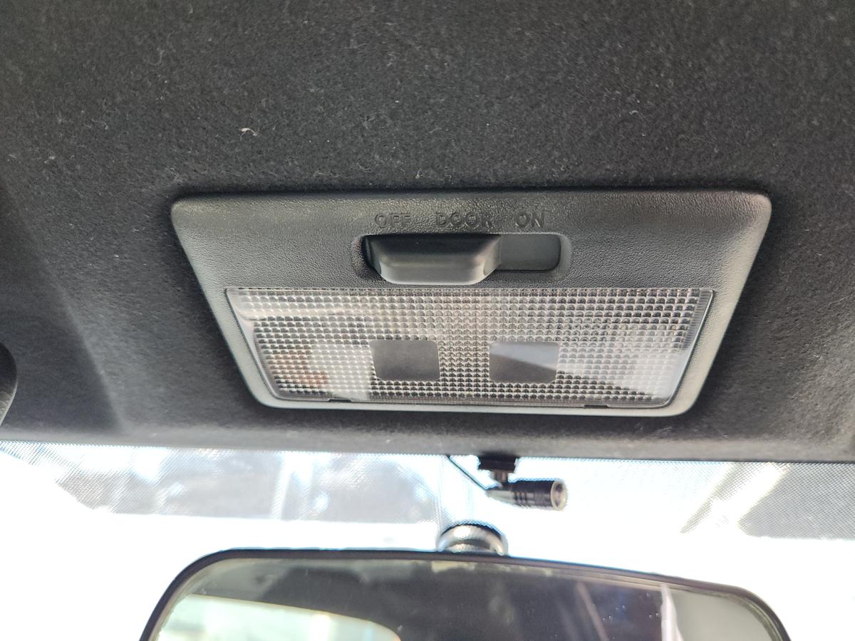 1000952396-Courtesy Light