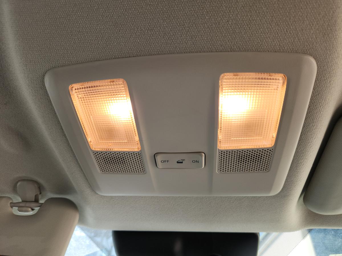 1000952824-Courtesy Light