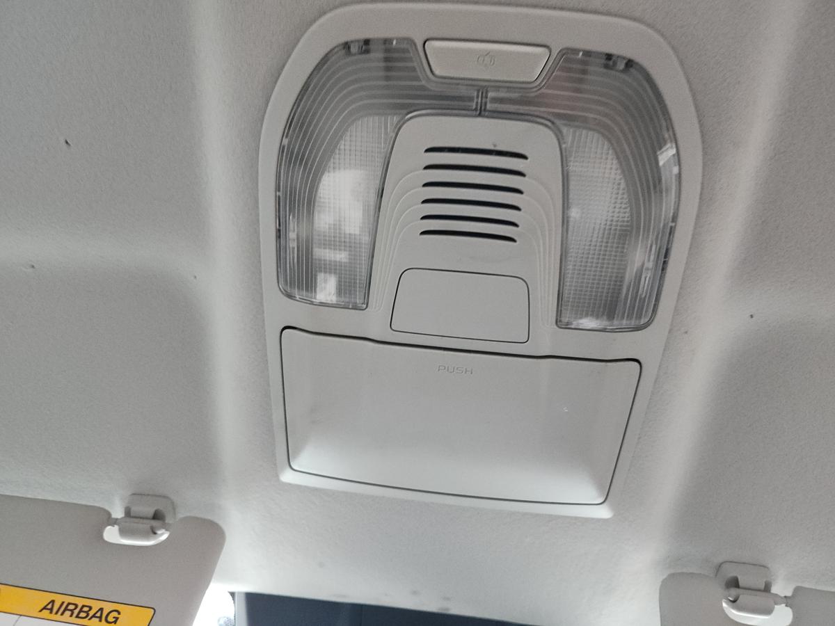 1000953954-Courtesy Light