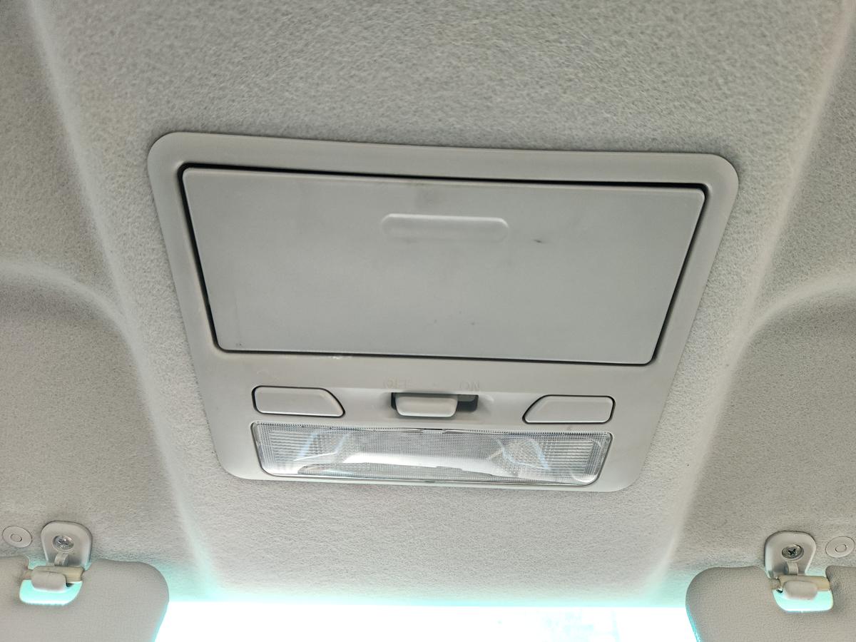 1000954361-Courtesy Light