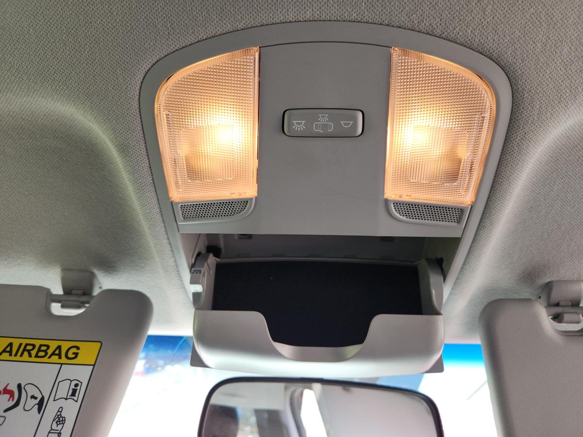 1000954693-Courtesy Light