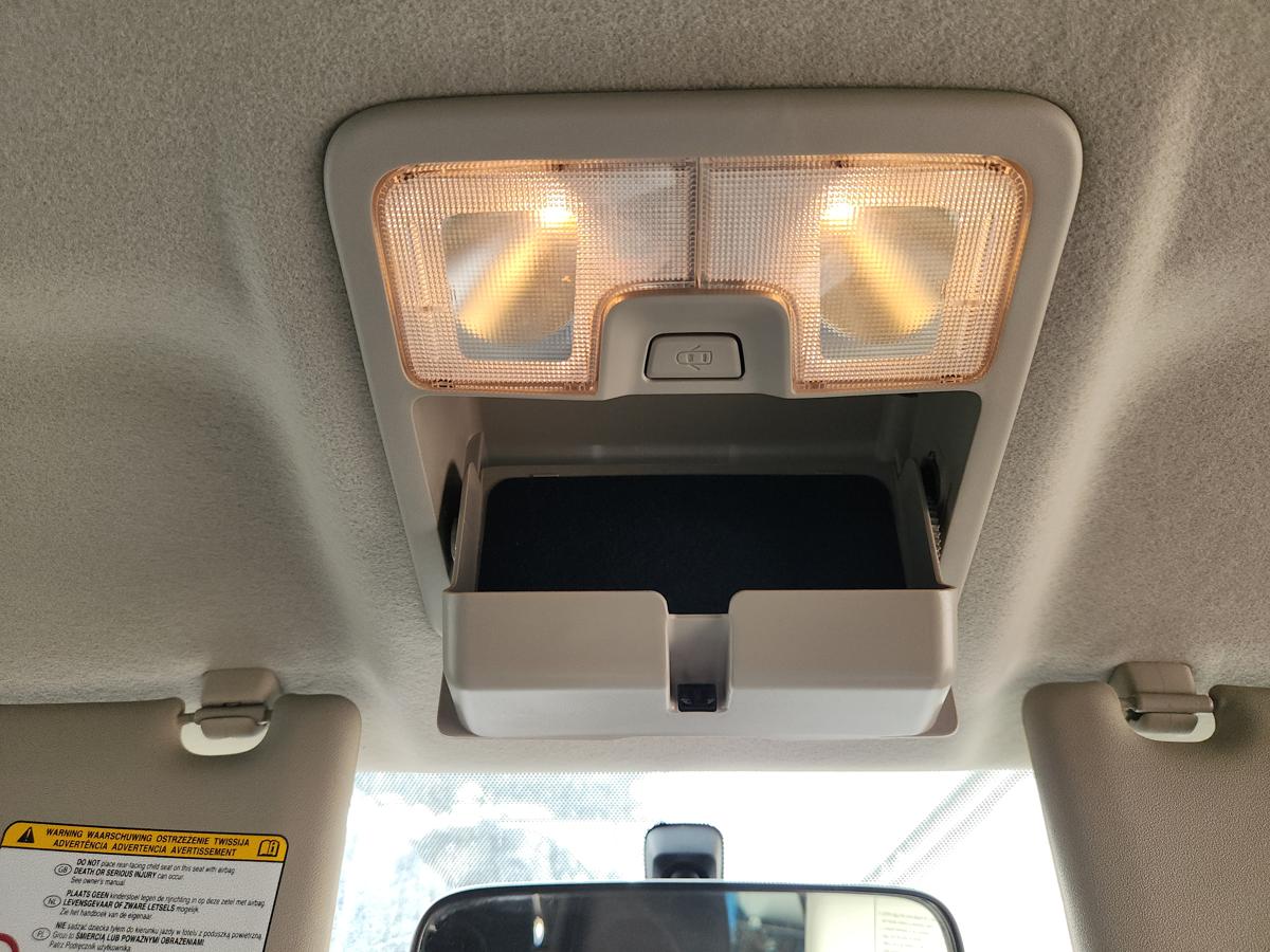 1000954829-Courtesy Light