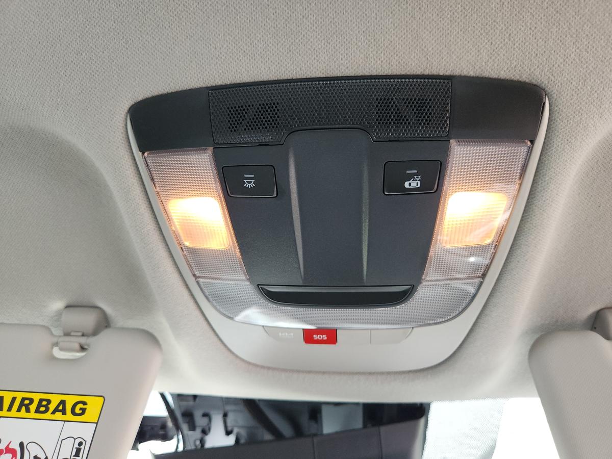 1000956527-Courtesy Light