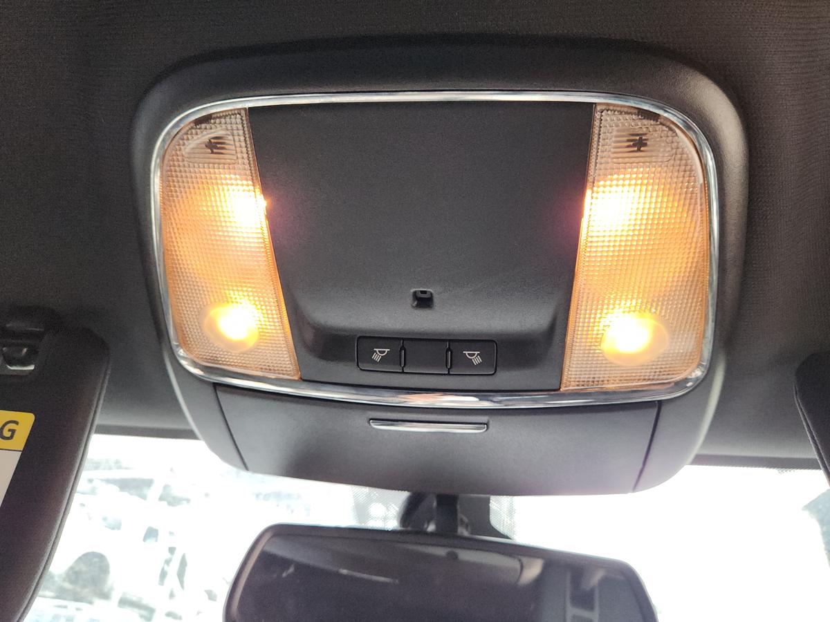 1000957864-Courtesy Light