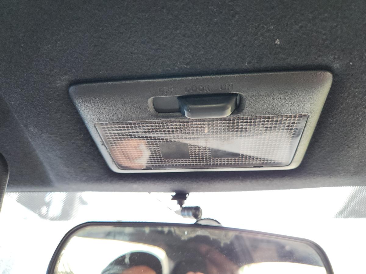 1000956951-Courtesy Light