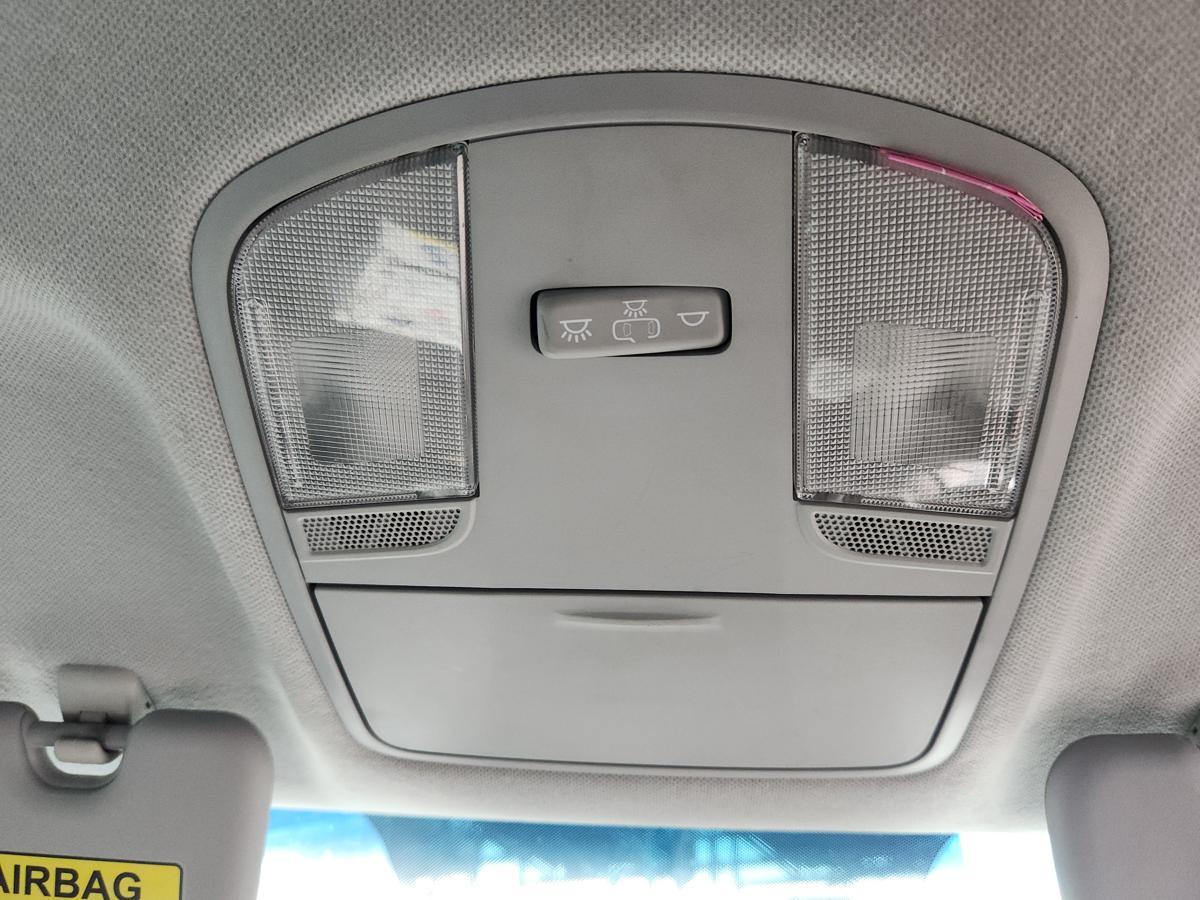1000957694-Courtesy Light